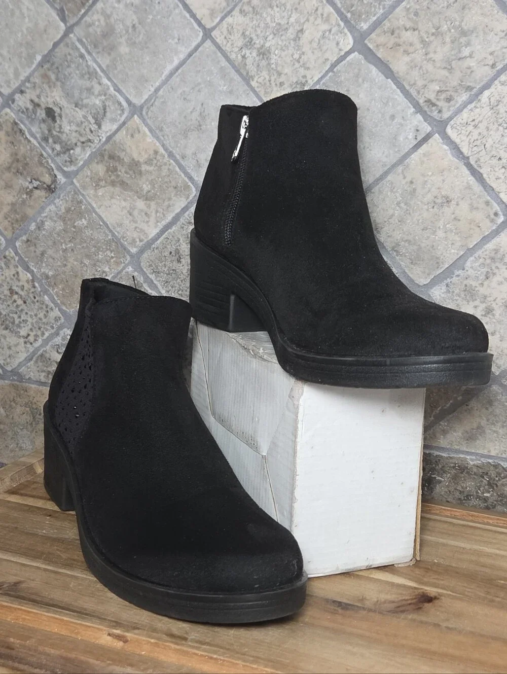 Bzees Outstanding Sparkle Machine Washable Bootie Black 9.5 M